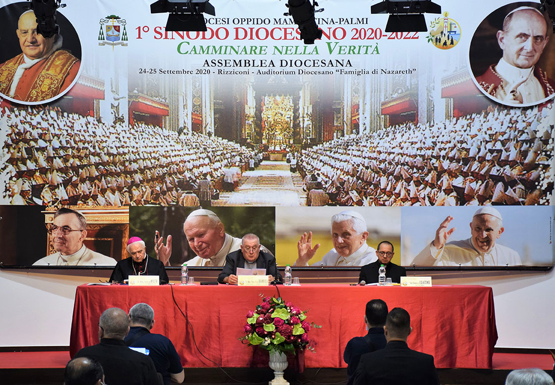 Gesù chiamò a sé i dodici e prese a mandarli