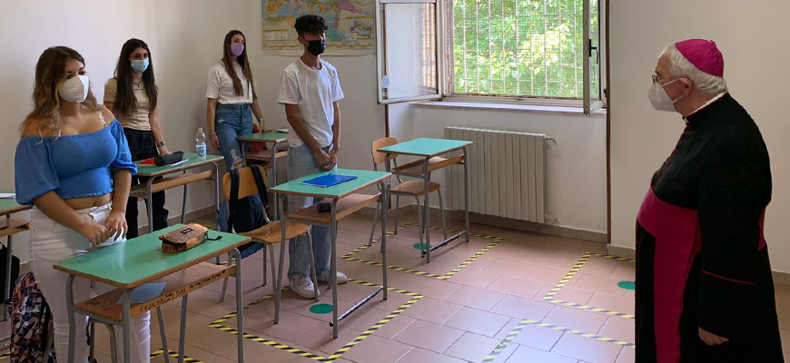 La scuola riapre le porte – al San Paolo primo giorno di scuola con il Vescovo