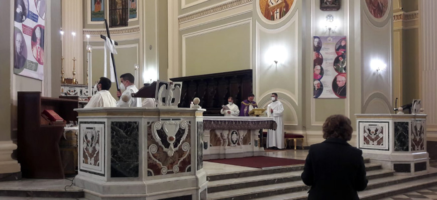 Il Serra Club di Oppido Mamertina-Palmi anima in Cattedrale la Via Crucis per chiedere il dono della pace