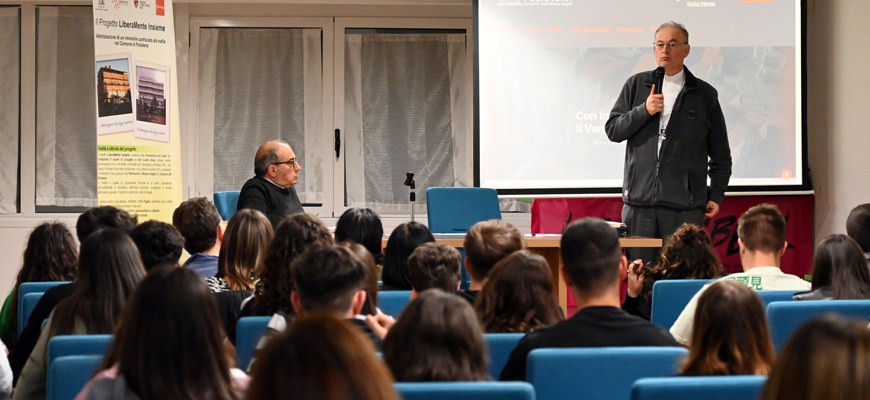 Il Vescovo Mons. Giuseppe Alberti incontra i giovani della Parrocchia Santa Marina Vergine