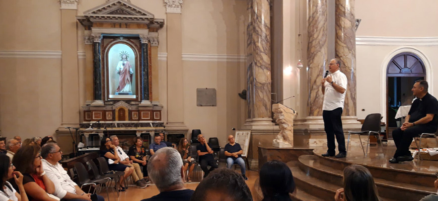 Il vescovo Alberti incontra i gruppi famiglia della parrocchia Maria SS. Assunta in Delianuova