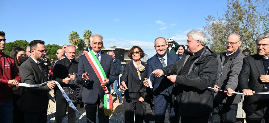 Inaugurata la Lavanderia di Papa Francesco alla tendopoli di San Ferdinando