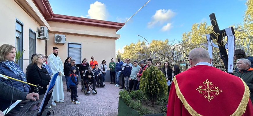 Via Crucis alla Casa Famiglia di Castellace: un momento di fede e vicinanza agli ammalati vissuto dalla comunità parrocchiale