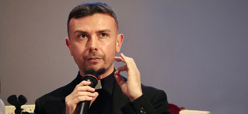 Don Luigi Epicoco a Gioia Tauro: «Frassati ci insegna a guardare in alto vivendo in profondità»