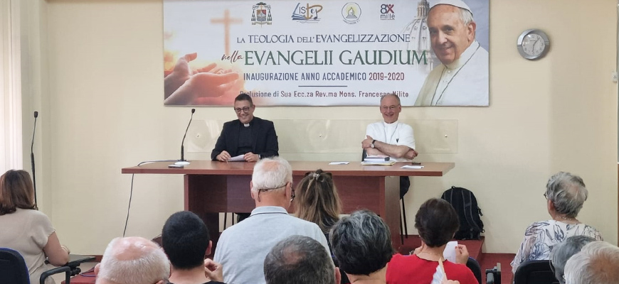 Il vescovo Mons. Giuseppe Alberti incontra gli studenti dell’Istituto Superiore Teologico Pastorale di Gioia Tauro
