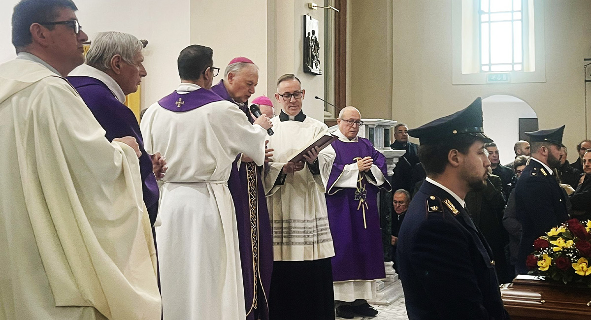 Michele Albanese, il rosario e il taccuino: l’ultimo viaggio del cronista con la schiena dritta