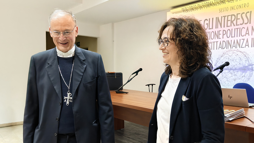 Quando le piattaforme governano il dibattito: la crisi della comunicazione politica