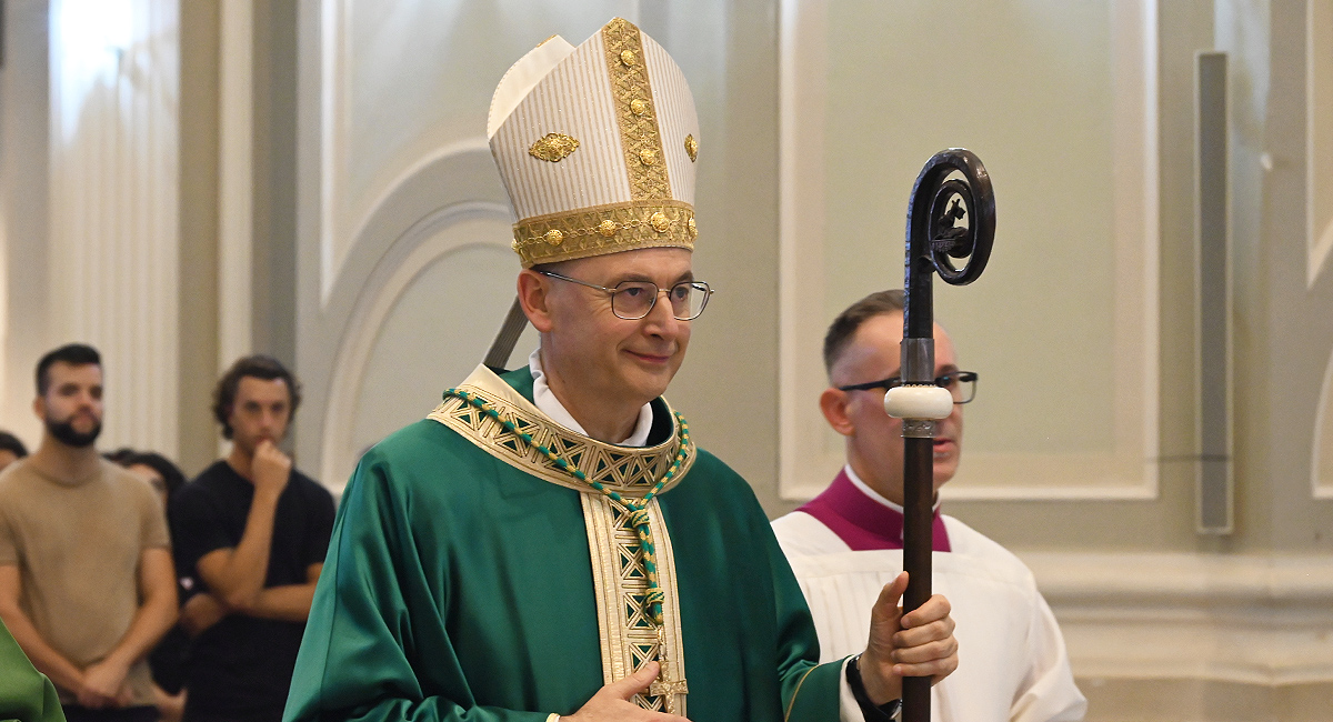 “Usciamo, usciamo ad offrire a tutti la vita di Gesù Cristo”: nella Cattedrale di Oppido l’indizione della Visita pastorale.